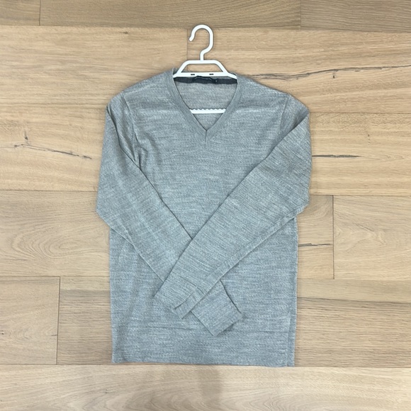 EUC French Connection V Neck Sweater - SIZE M - Picture 3 of 9